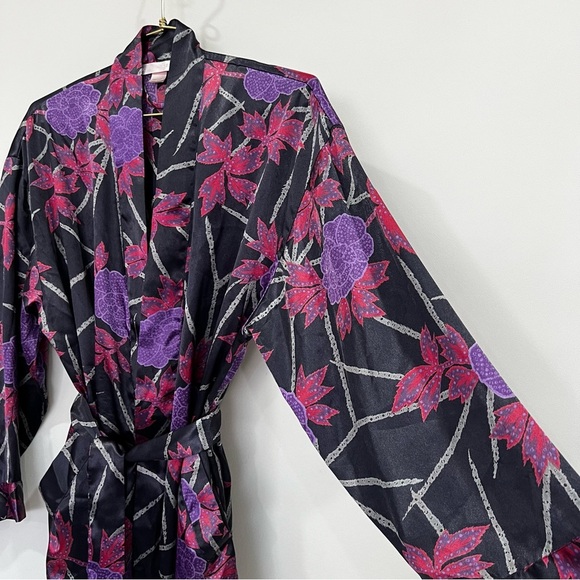 Victoria's Secret Floral Patterned Kimono Robe Size One Size Black Purple - Picture 8 of 9